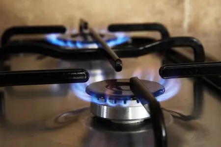 Gas natural: un combustible fòssil versàtil i controvertit