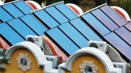 Col·lectors solars a teulada