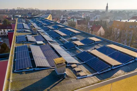Granges de panells solars: què és, avantatges i inconvenients