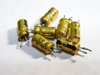 Condensadors eléctrics: què són, per a què serveixen i tipus de capacitors