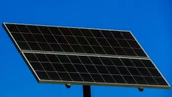 Plaques fotovoltaiques: ús, funcionament i producció elèctrica