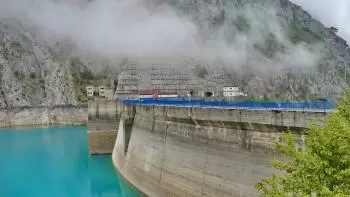 Què és una central hidroelèctrica?