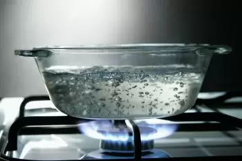 A quina temperatura bull l'aigua?